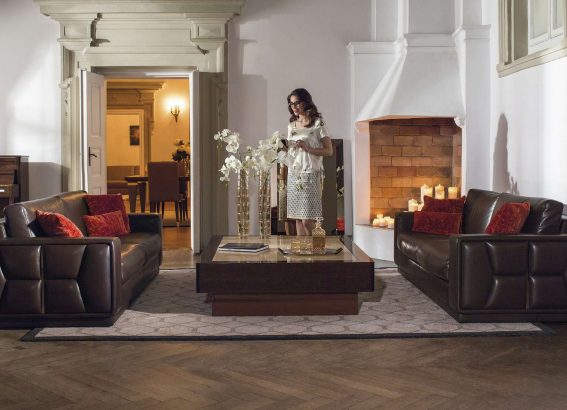 Designová sedací souprava v hnědé barvě