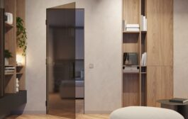 Otevřete dveře světlu a eleganci: Proč jsou celoskleněné otočné dveře hitem moderních interiérů?
